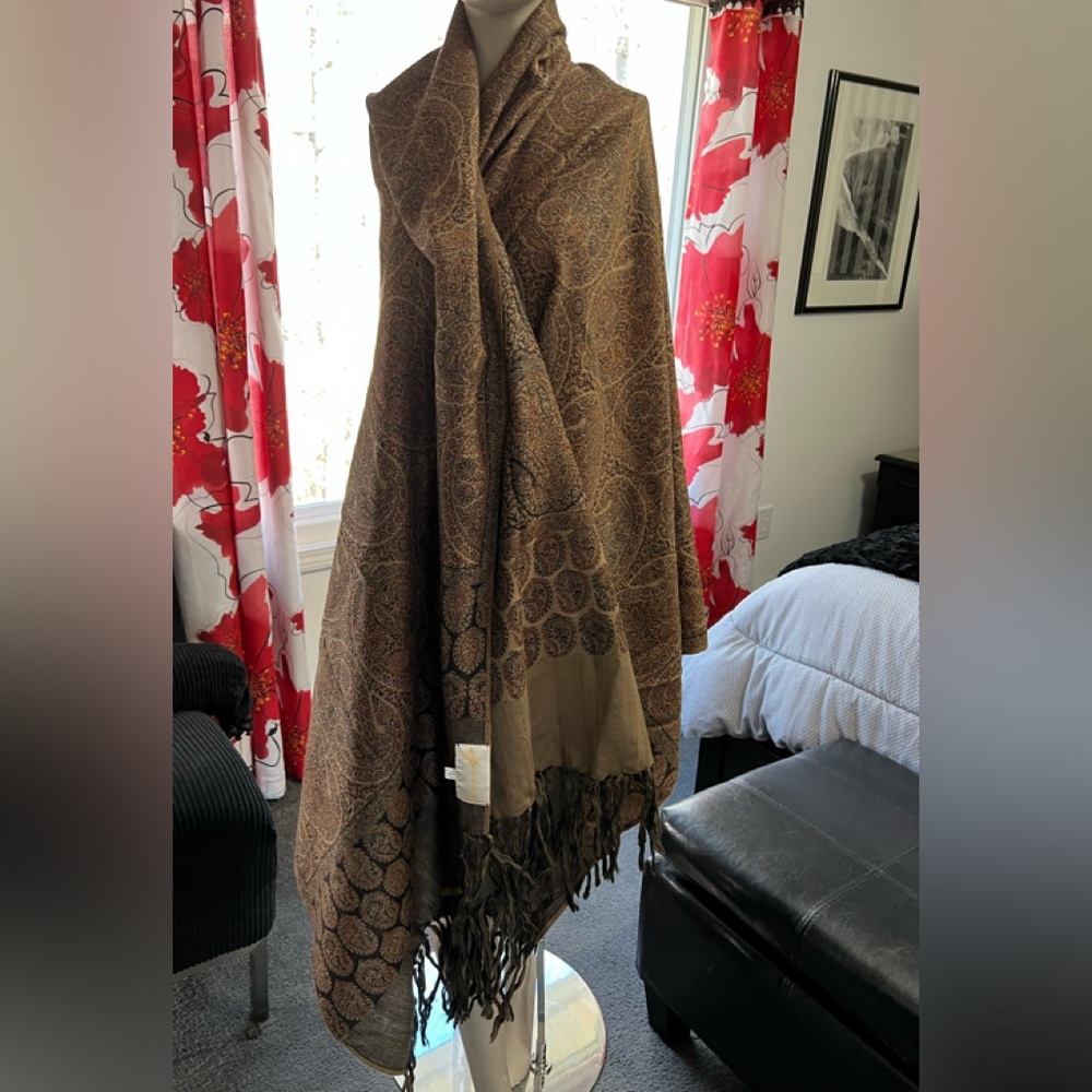 Malabar Grove LTD Shawl / throw